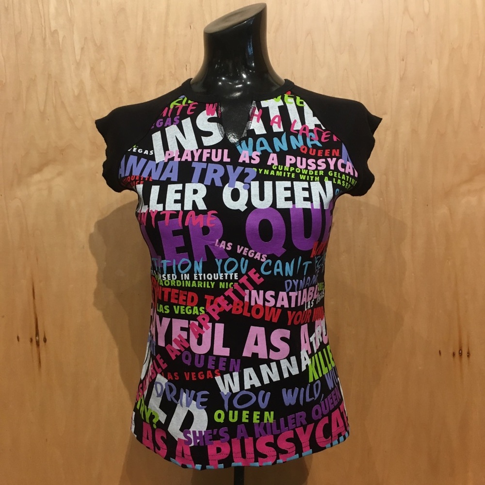 🌲NEVER WORN RARE ALMOST VINTAGE QUEEN T-SHIRT🌲